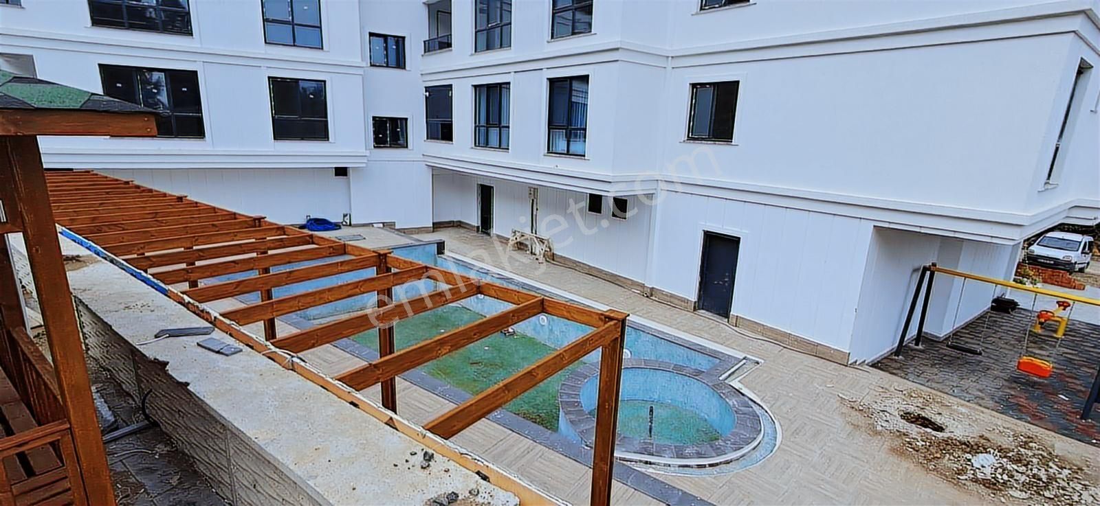 Mavi Atlas Tan Çakırlar Koru Arkasında Havuzlu 1+1 Daire - Görsel 21