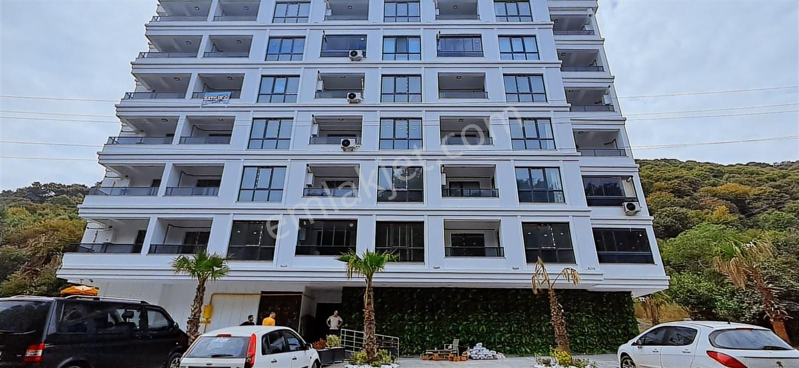 Mavi Atlas Tan Çakırlar Koru Arkasında Havuzlu 1+1 Daire