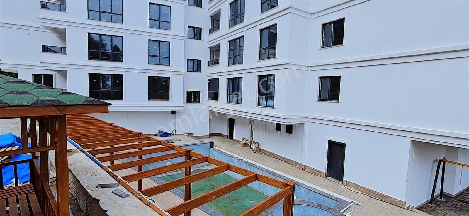 Mavi Atlas Tan Çakırlar Koru Arkasında Havuzlu 1+1 Daire - Görsel 12