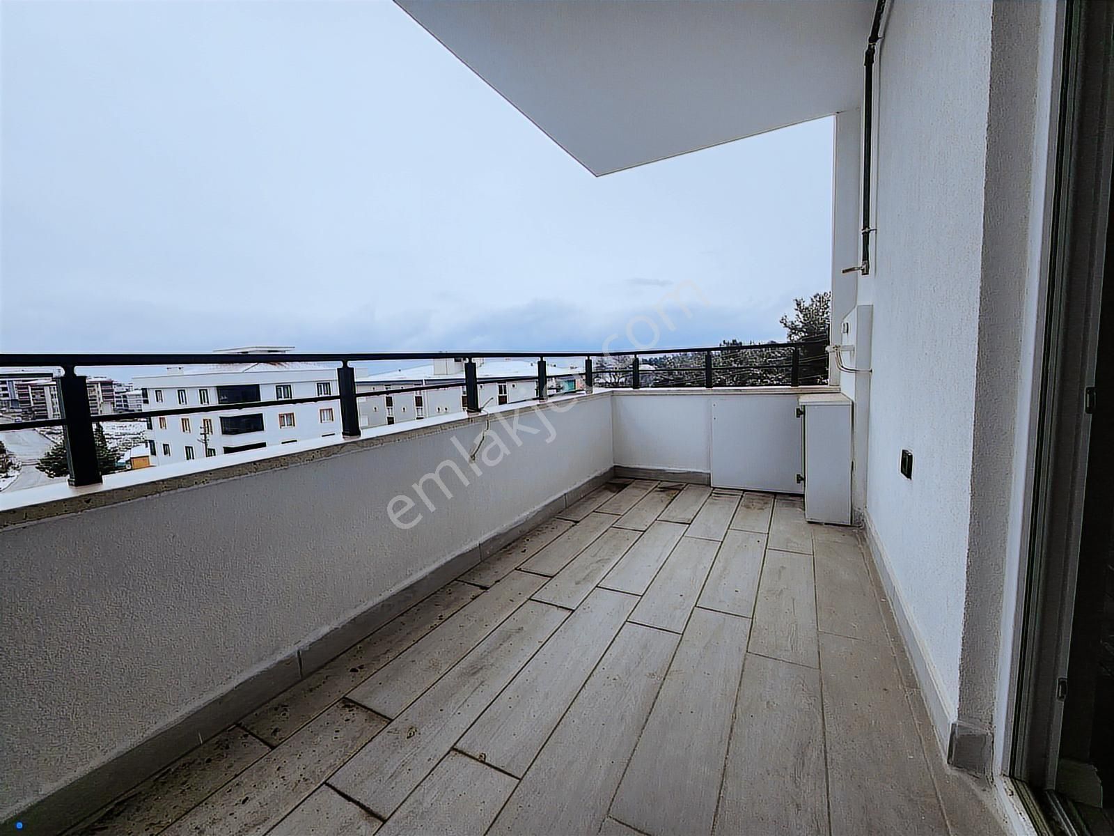 Mavi Atlas'tan Karasamsun'da Satılık Önü Açık İskanlı 3+1 Daire - Görsel 11