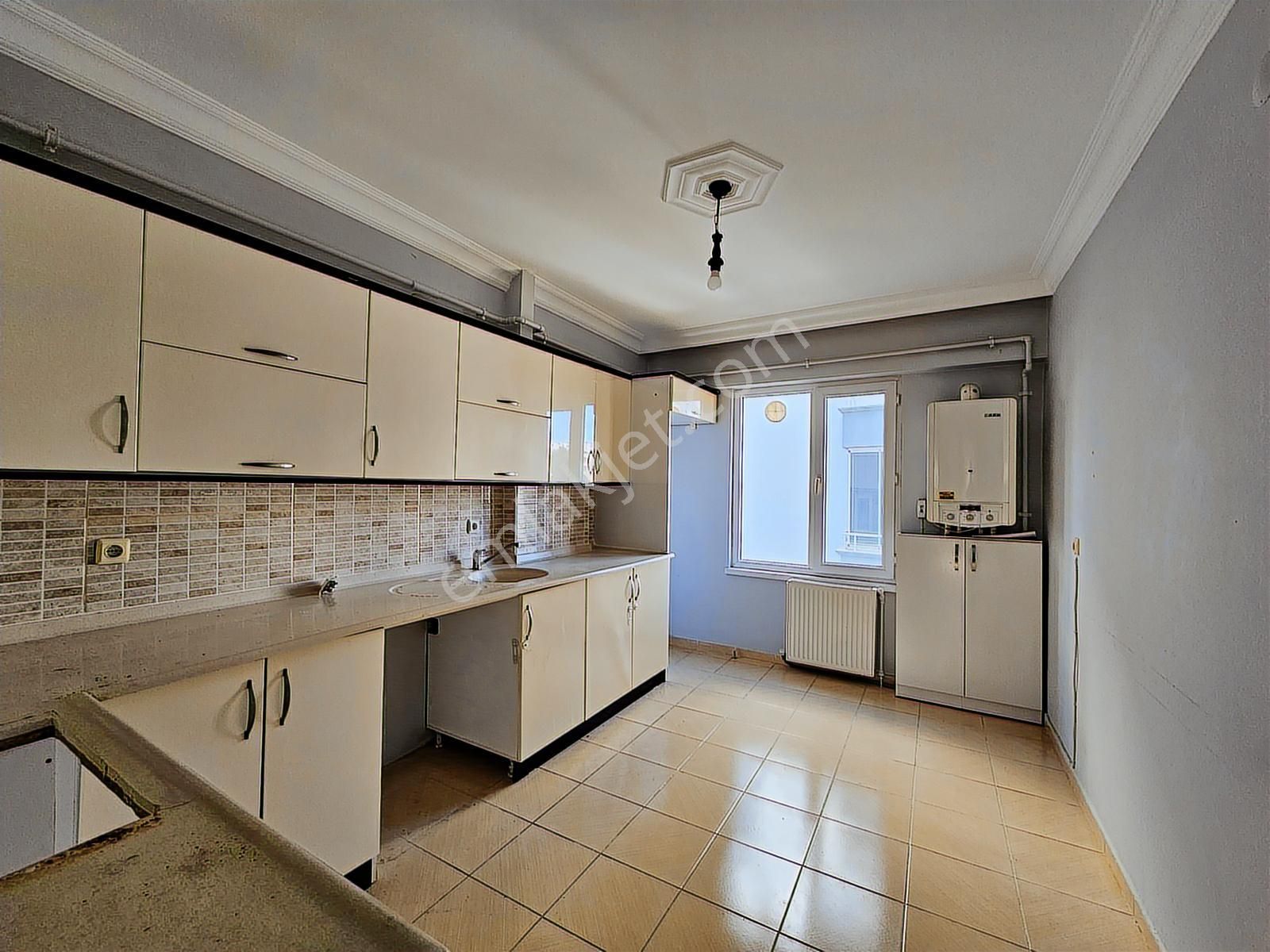 Mavi Atlastan Atakent Tramvay Altı Satılık 3+1 Daire - Görsel 3