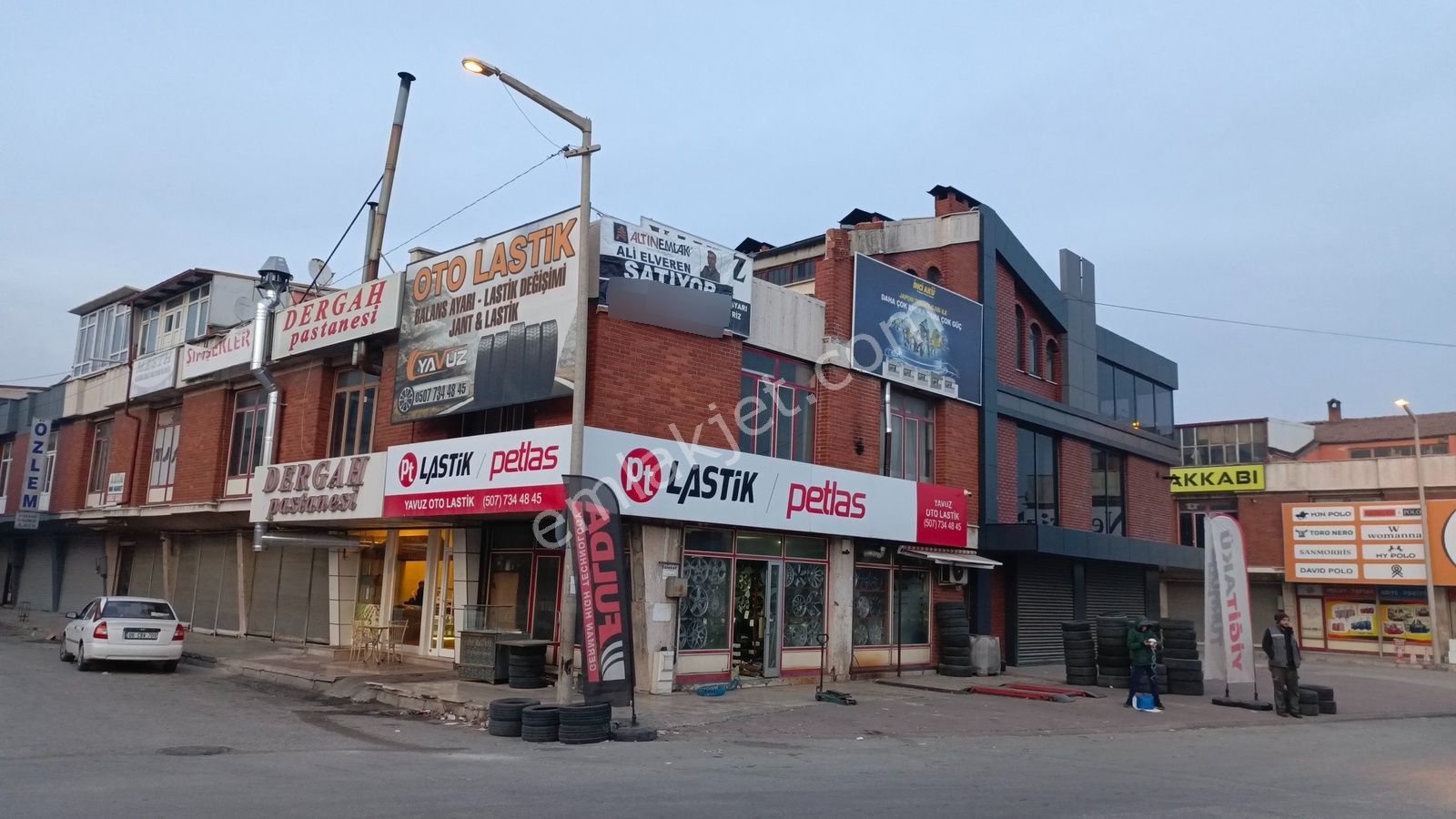 Aykent Sanayi Sitesi Merkezinde Süper 200 M2 Köşe Satılık Dükkan