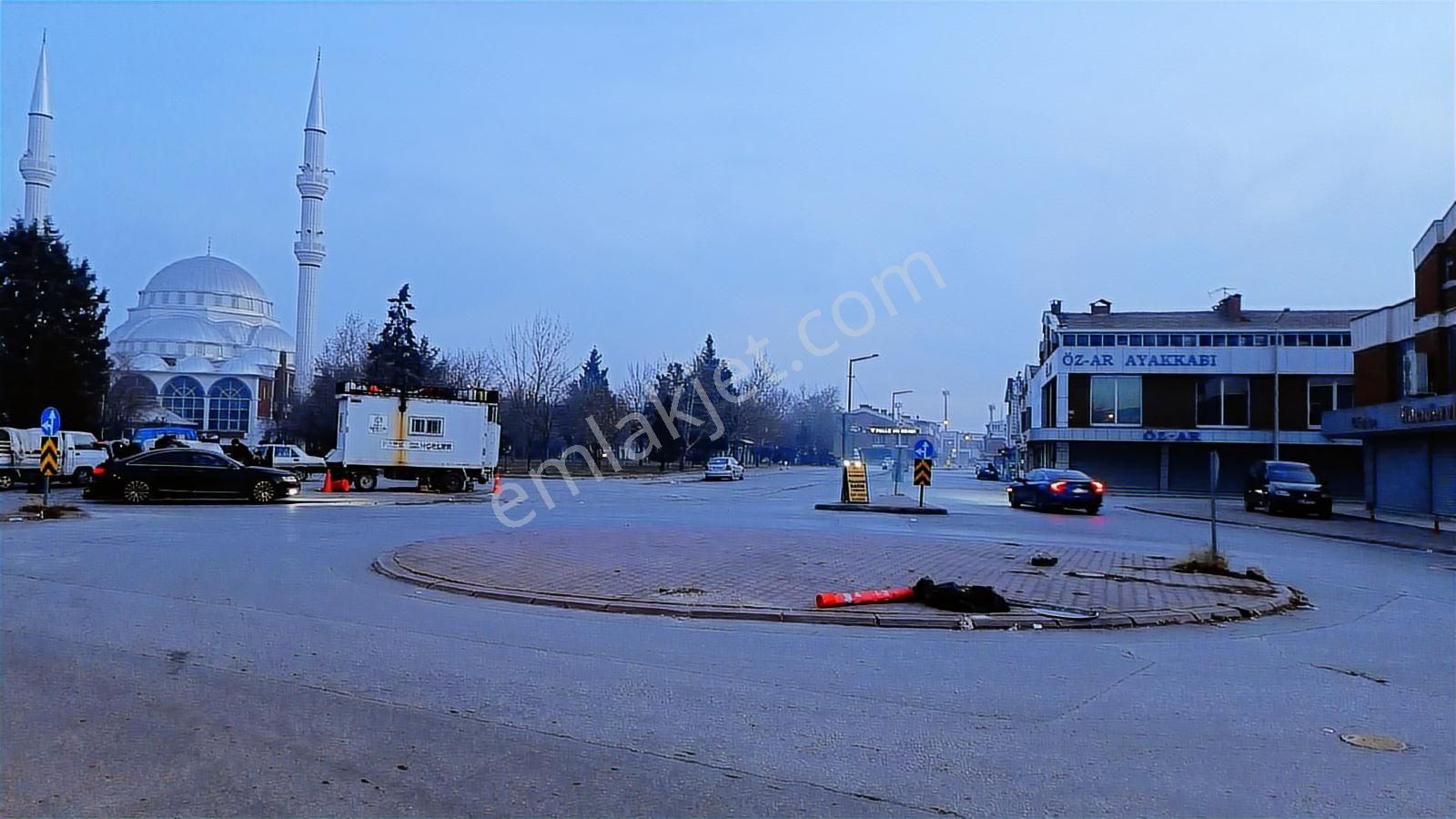 Aykent Sanayi Sitesi Merkezinde Süper 200 M2 Köşe Satılık Dükkan - Görsel 19