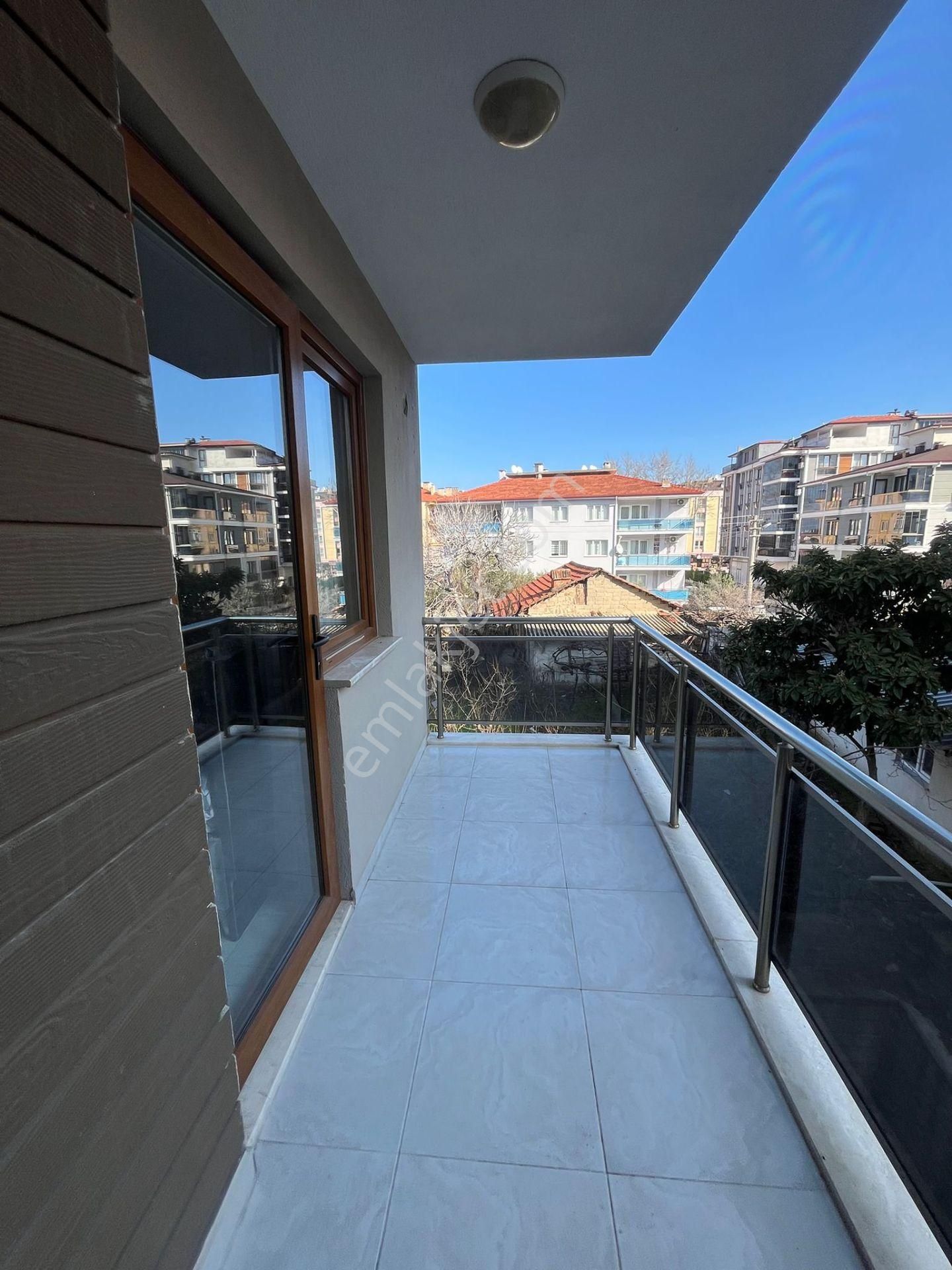 Zeytinköy Mahallesinde Arakat Balkonlu 1+1 Apart A196 - Görsel 10