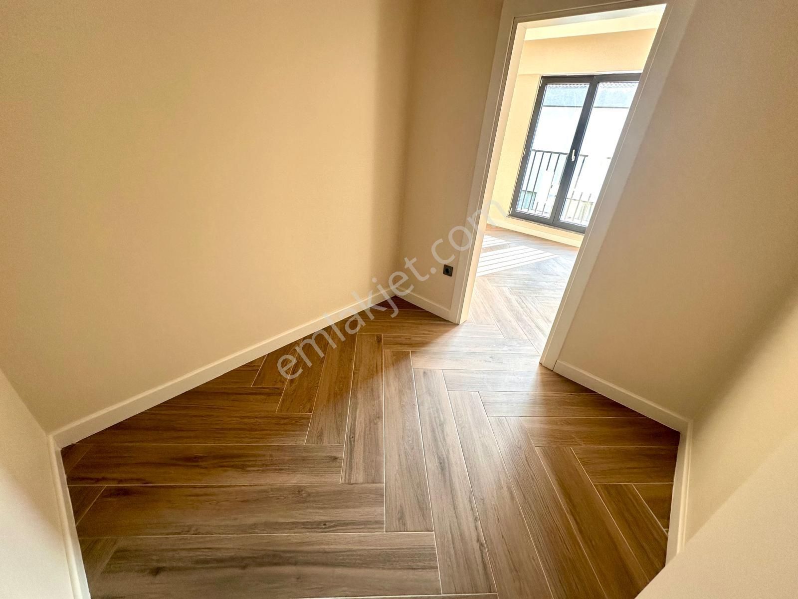 1 Nci Caddeye 100 Metre Şahane Konum Satılık Tam Müstakil Villa - Görsel 3