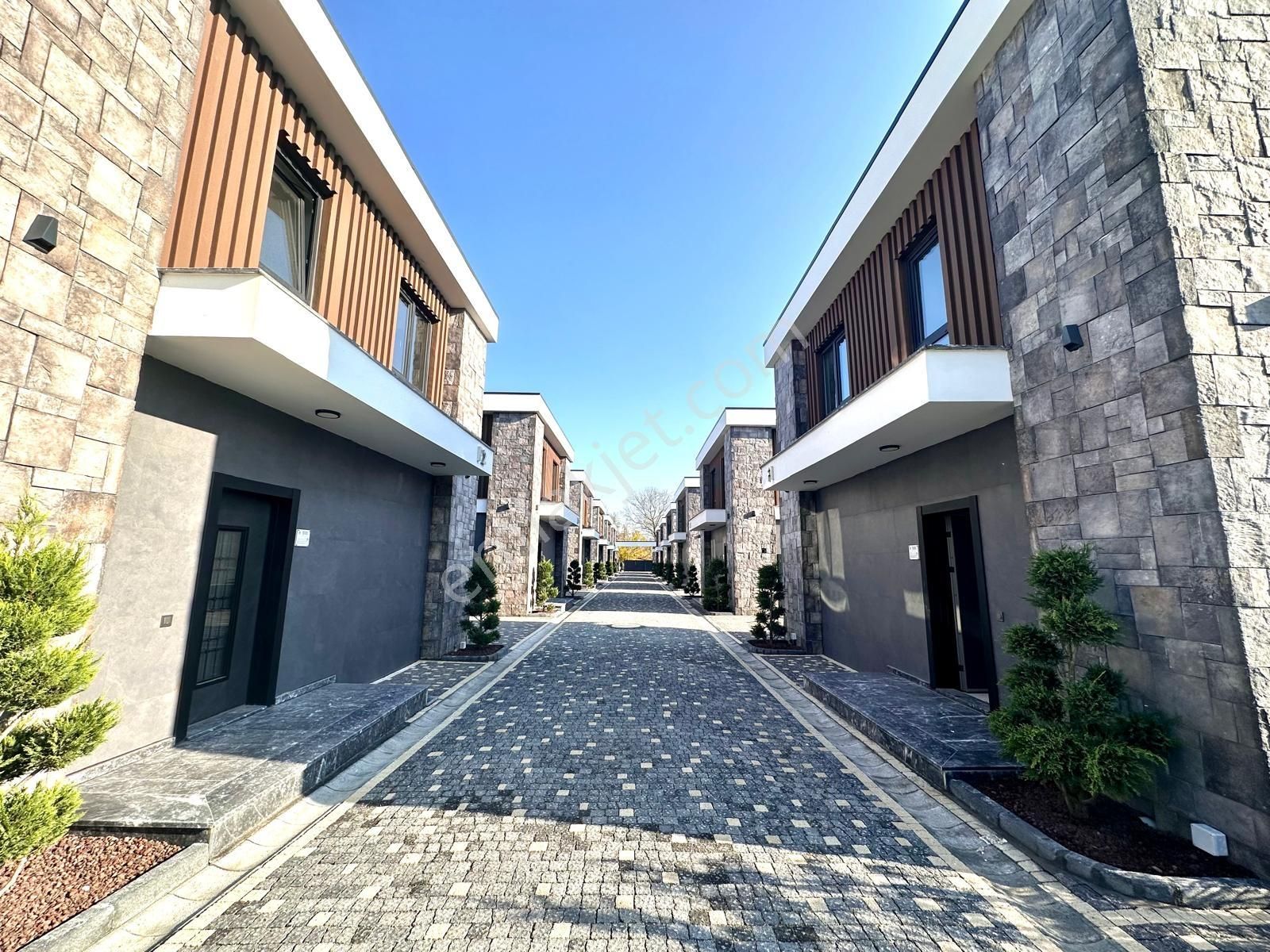 1 Nci Caddeye 100 Metre Şahane Konum Satılık Tam Müstakil Villa - Görsel 17