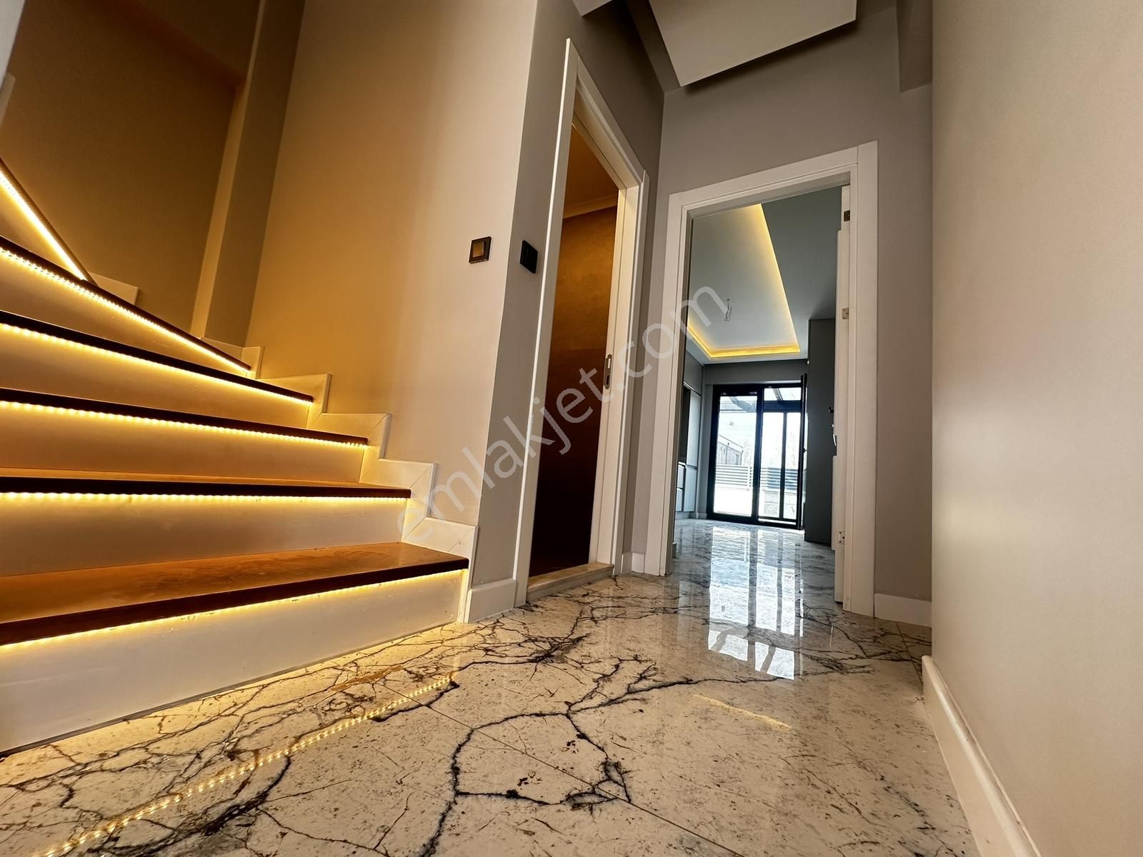 1 Nci Caddeye 100 Metre Şahane Konum Satılık Tam Müstakil Villa - Görsel 12