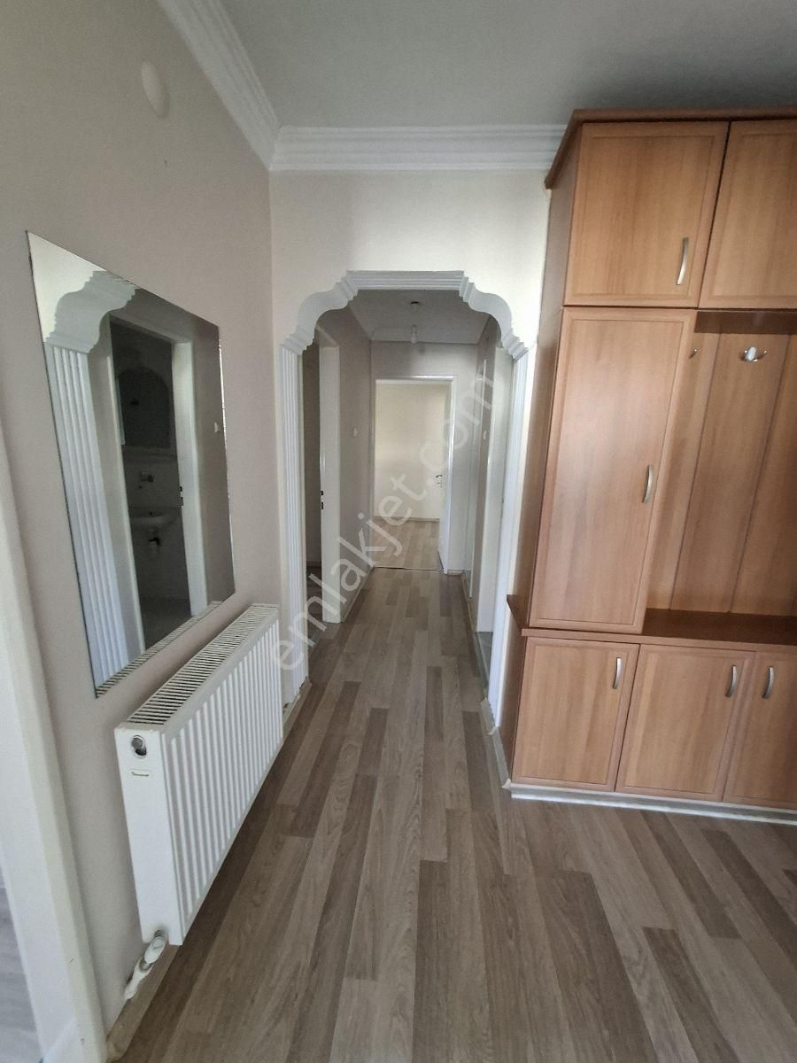 Bayraklı Osmangazıde Kiralık 3+1 Daire - Görsel 2
