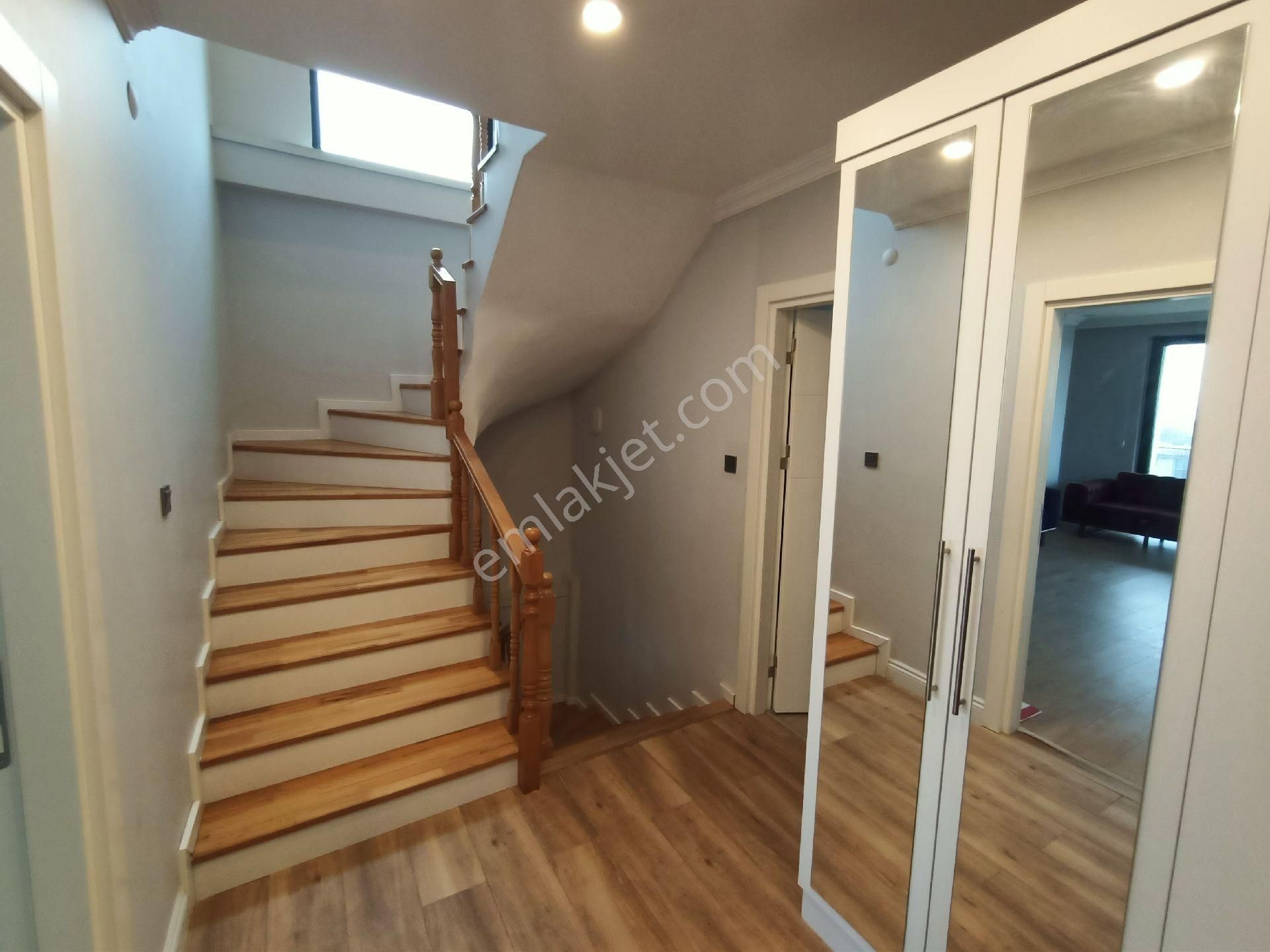 Karacaköyde Kapanmaz Deniz Manzaralı Tam Müstakil Villa - Görsel 16