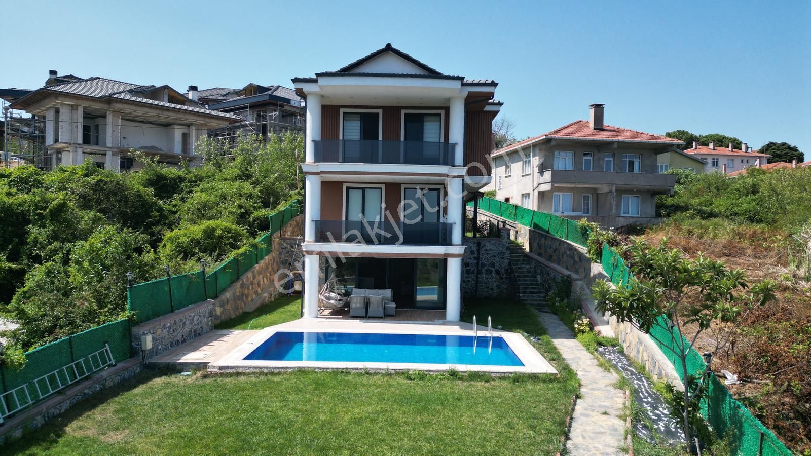 Karacaköyde Kapanmaz Deniz Manzaralı Tam Müstakil Villa
