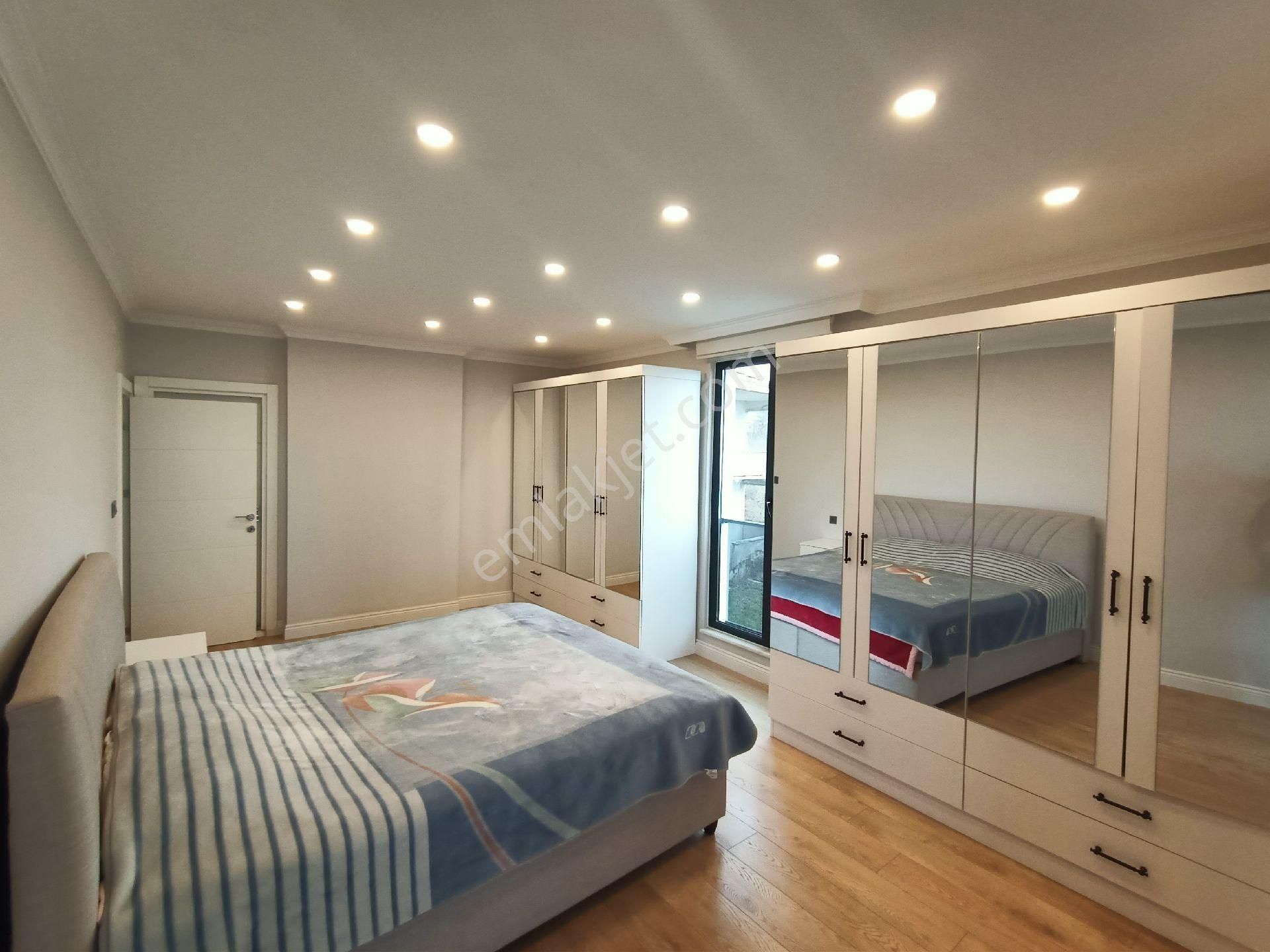 Karacaköyde Kapanmaz Deniz Manzaralı Tam Müstakil Villa - Görsel 13