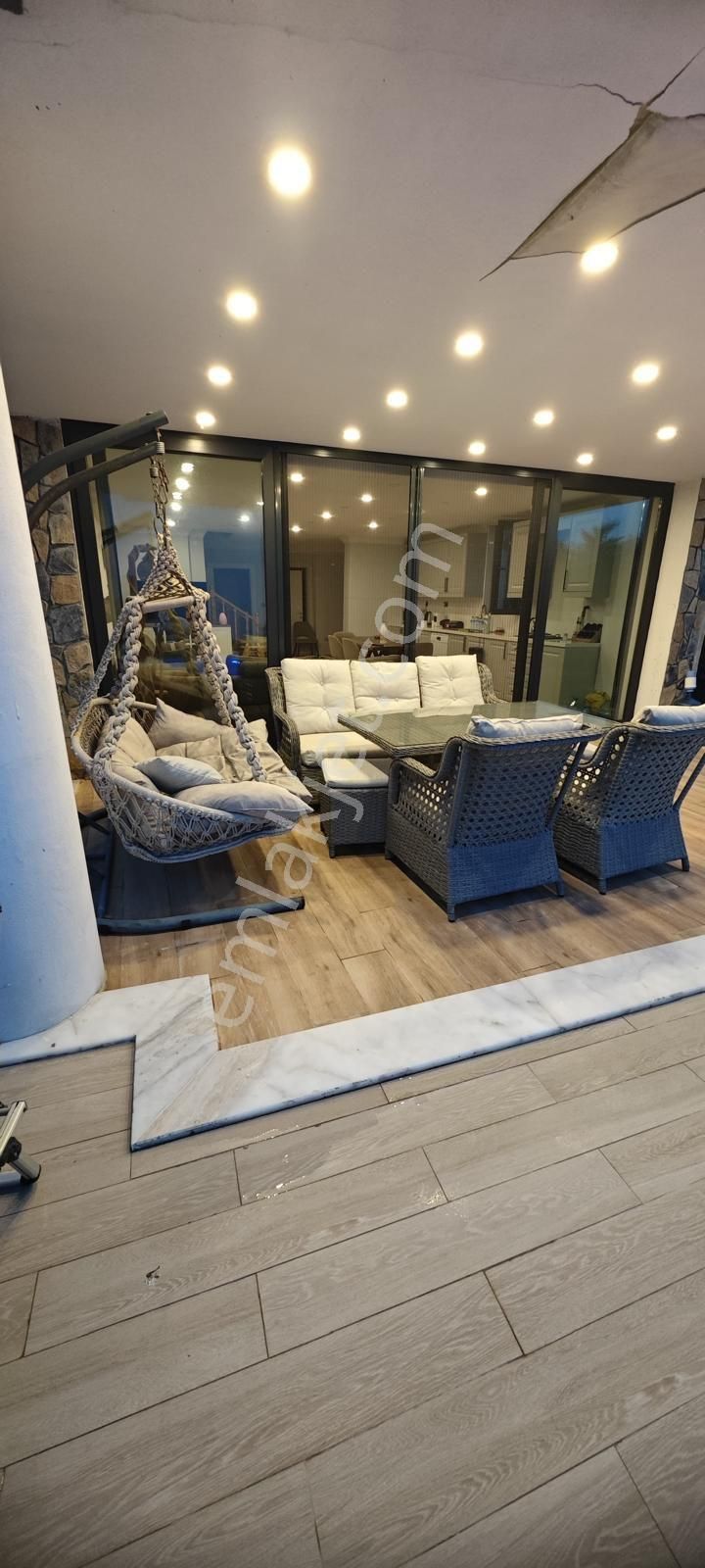 Karacaköyde Kapanmaz Deniz Manzaralı Tam Müstakil Villa - Görsel 32