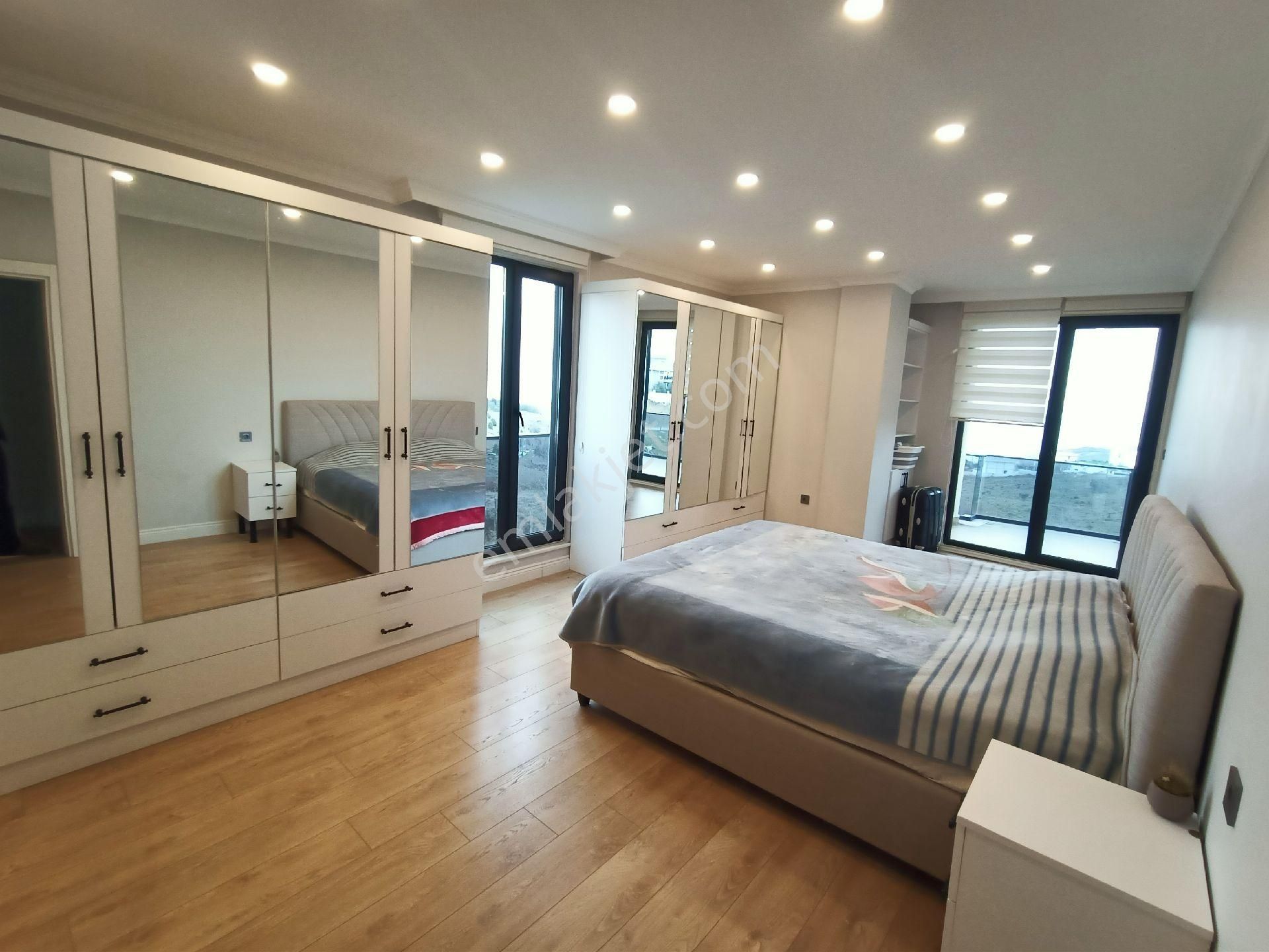 Karacaköyde Kapanmaz Deniz Manzaralı Tam Müstakil Villa - Görsel 12