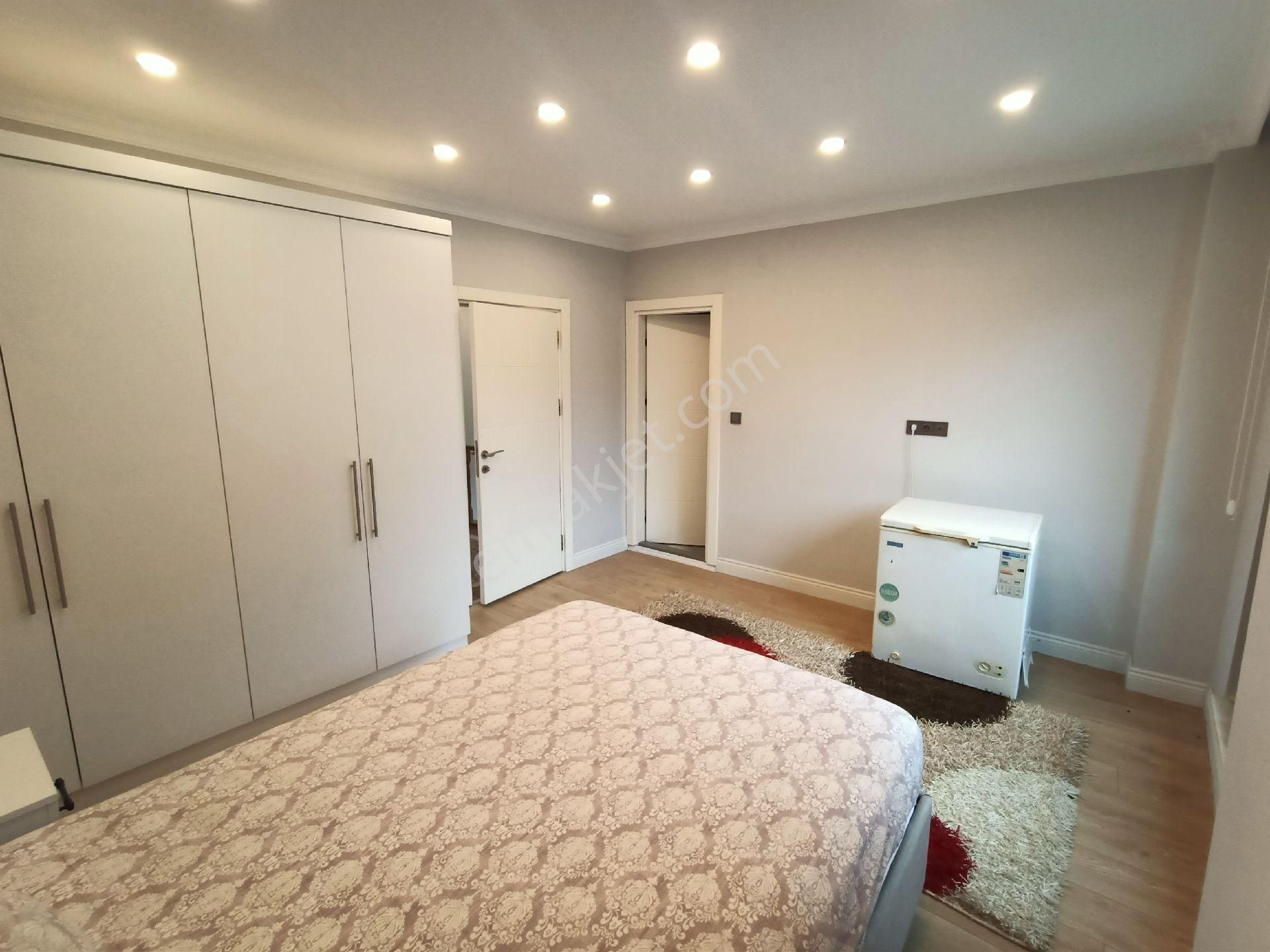 Karacaköyde Kapanmaz Deniz Manzaralı Tam Müstakil Villa - Görsel 15