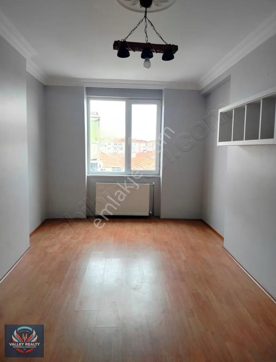 Valleyden Çobançeşmede Asansörlü, Otoparklı 2+1 Satılık Daire! - Görsel 13