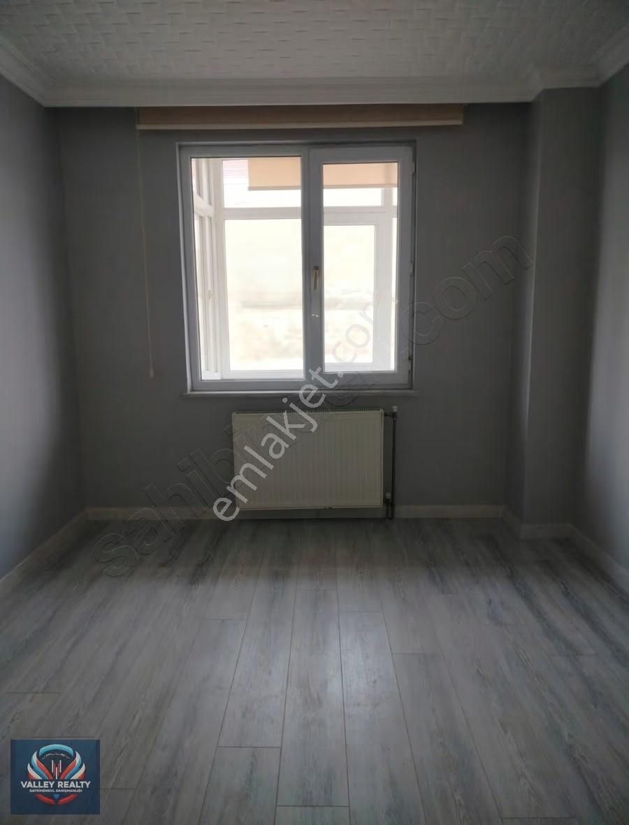 Valleyden Çobançeşmede Asansörlü, Otoparklı 2+1 Satılık Daire! - Görsel 6