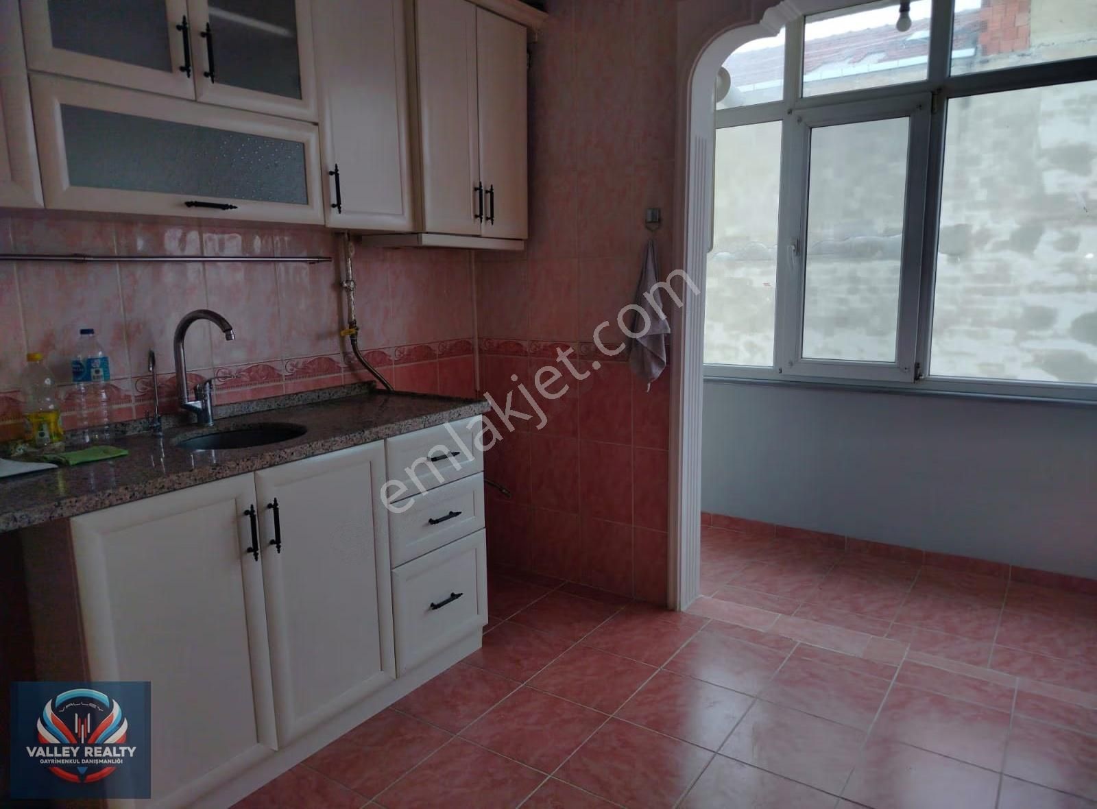 Valleyden Çobançeşmede Asansörlü, Otoparklı 2+1 Satılık Daire! - Görsel 11