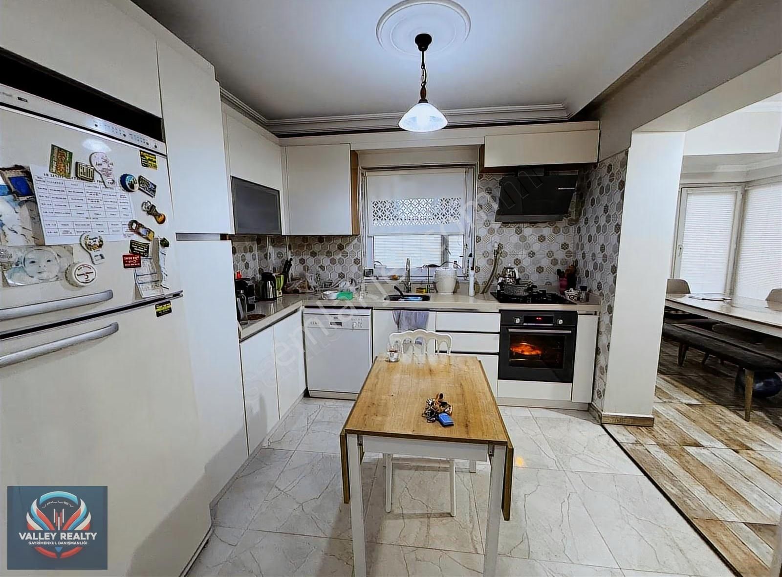 Valleyden Hürriyet Mahallesinde 6+1 Satılık Lüks Villa! - Görsel 21