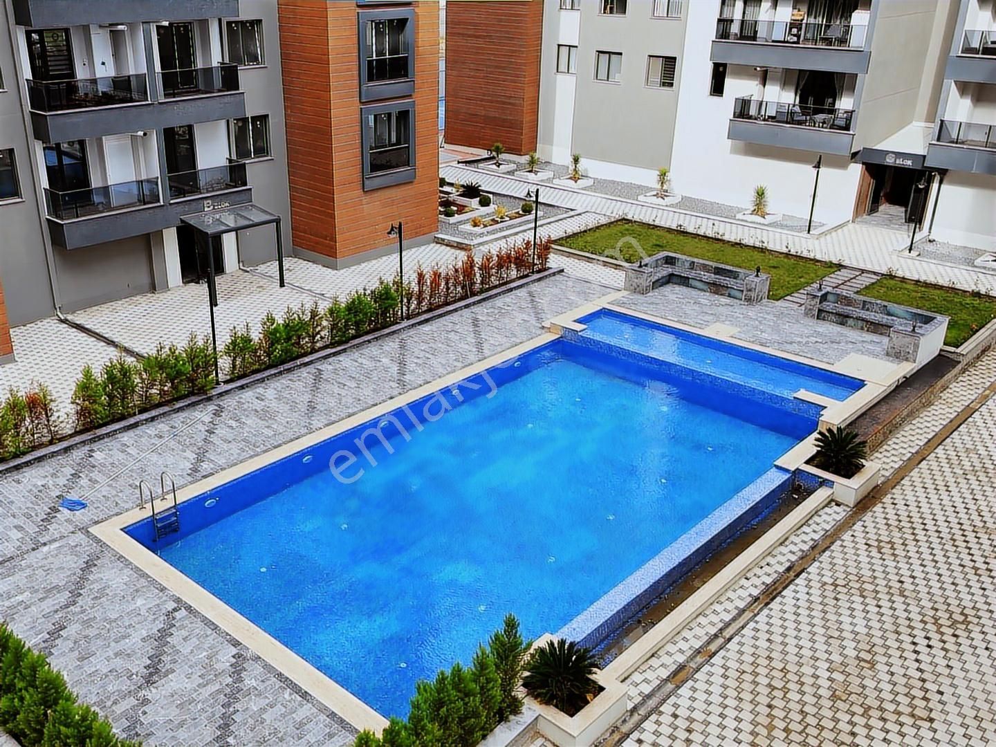 Silivri Yeni Mah. Merdan Plus 2+1 Ara Kat Peyzaj Cephe Satılık - Görsel 3