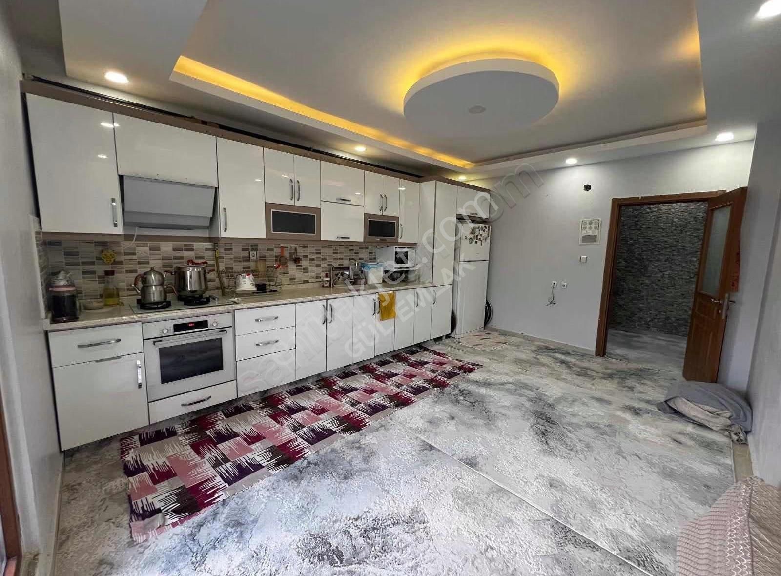 Gül Emlaktan Şehiriçi Caddesinde Satılık 4+1 Daire