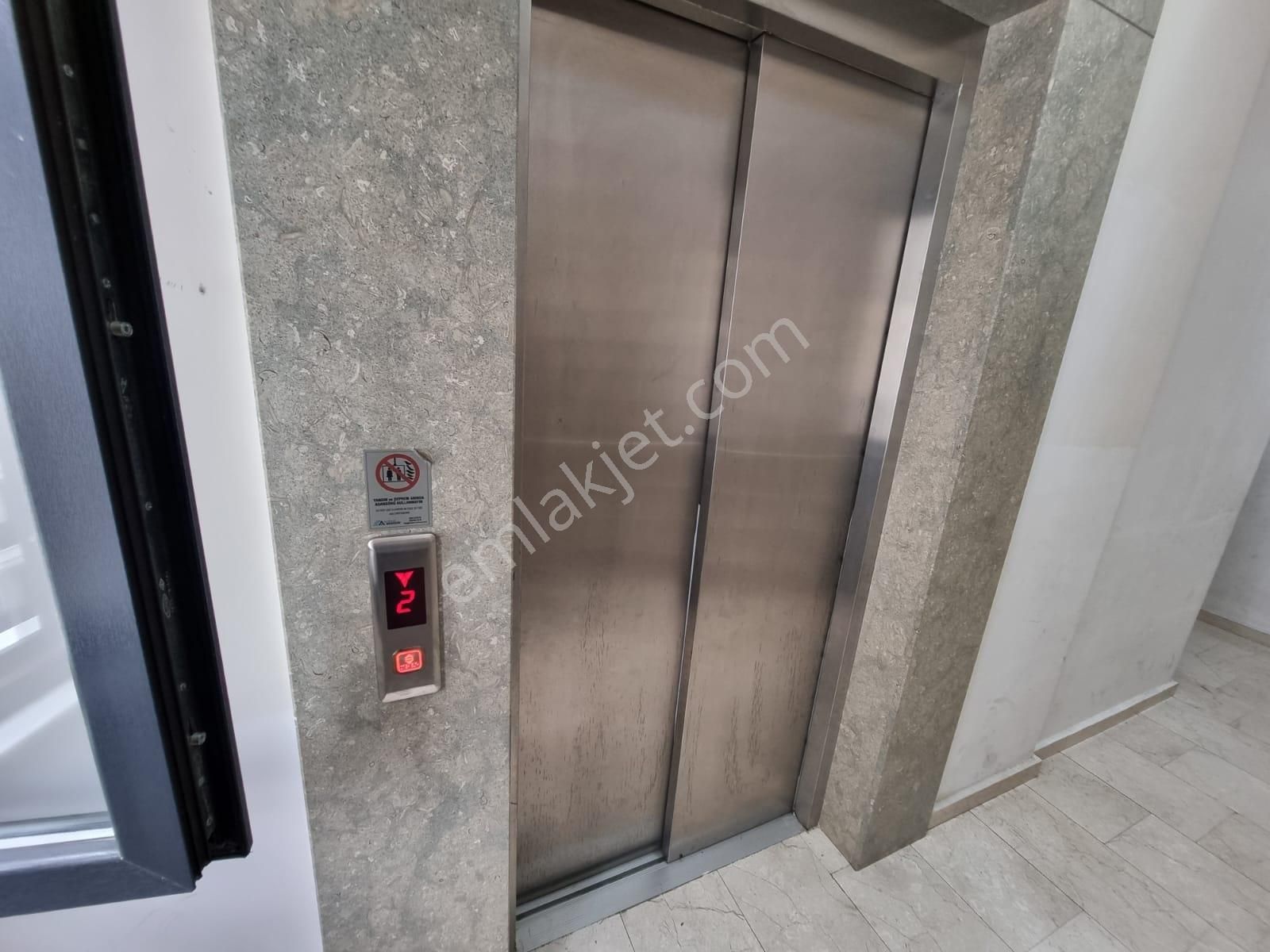 Tuzla Yayla Mahallesinde Geniş 3+1 Kiralık Daire - Görsel 12