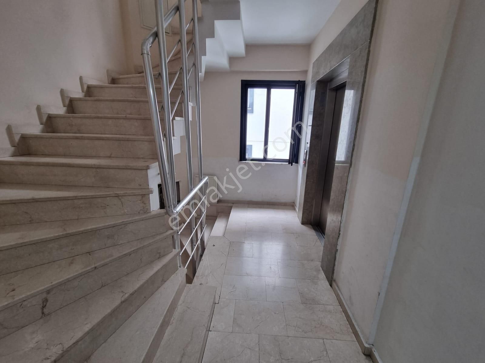 Tuzla Yayla Mahallesinde Geniş 3+1 Kiralık Daire - Görsel 32