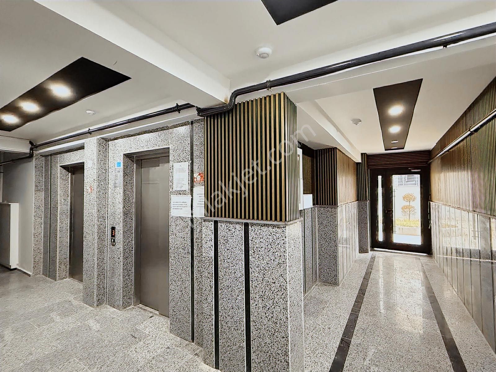 "şehrin Merkezinde Site İçerisinde Satılk 55mk 1+1 Daire" - Görsel 2