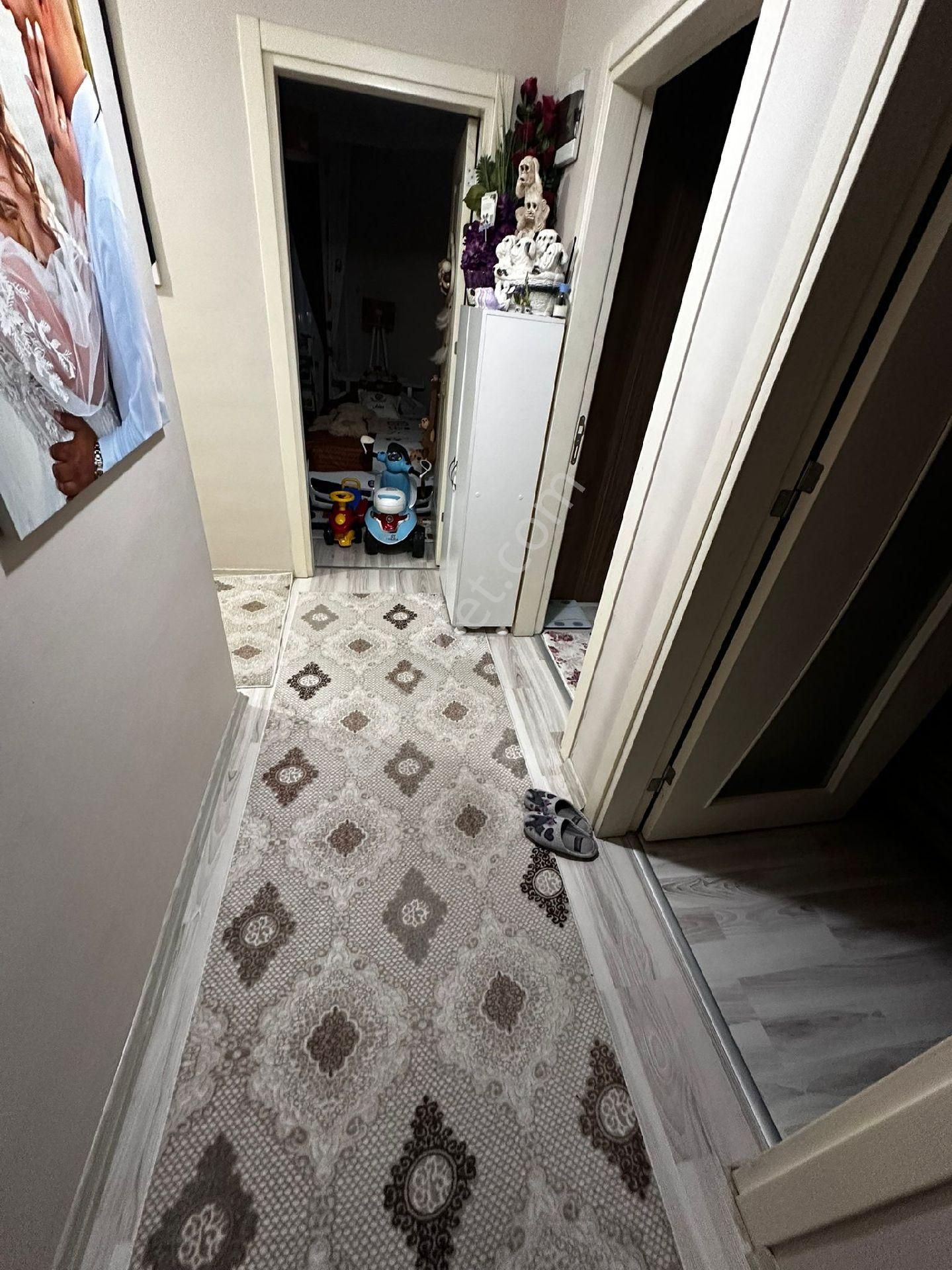 Bergama G.o.p'da Asansörlü Doğalgazlı 2 Balkonlu Kapalı Mutfak 2+1 Daire Satılık - Görsel 3