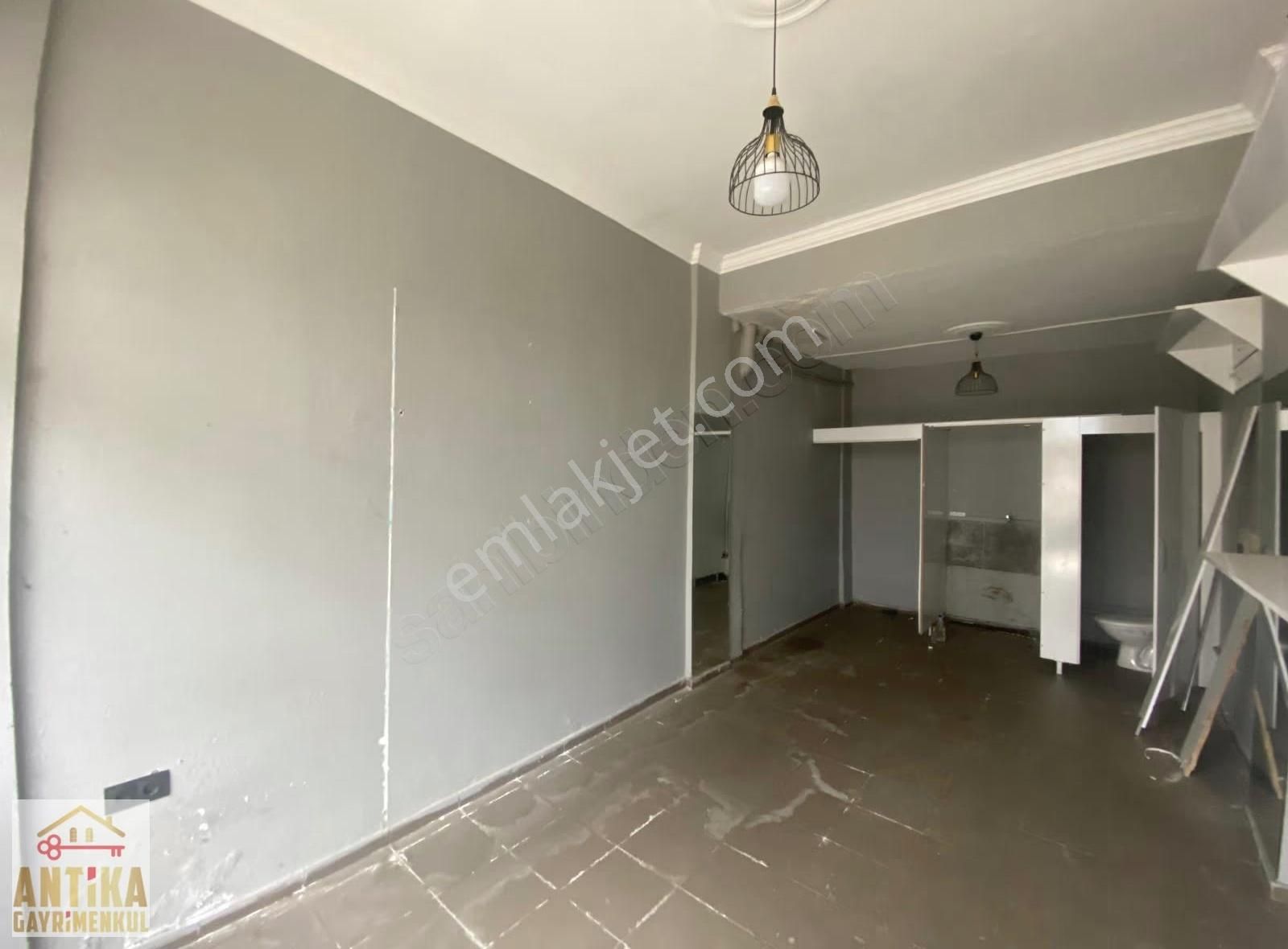 Antika Gayrimenkulden Merkezde Kiralık 30m2 Geniş Bahçeli Dükkan - Görsel 3