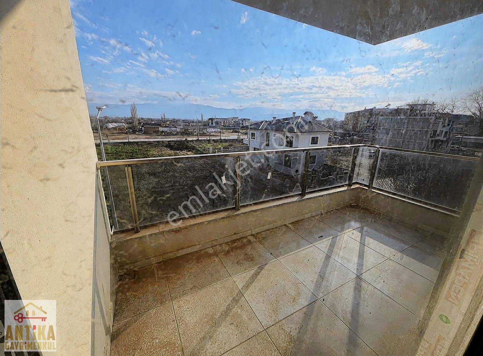 Antika Gayrimenkul'den Tekstil'de Cadde Üstü Ferah Daire - Görsel 2