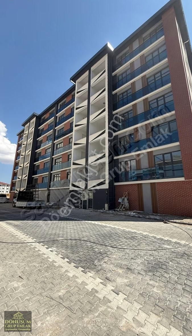 Dönüşüm'den Üniversite Yolunda 4+1 Süper Lüks Satılık Daire