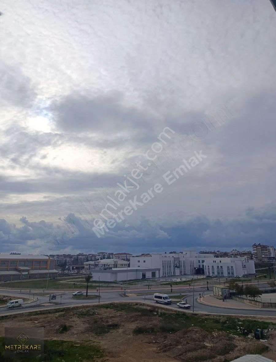 Metrekare Emlak'tan Üniversite Karşısında 1+1 Kiralık Daire