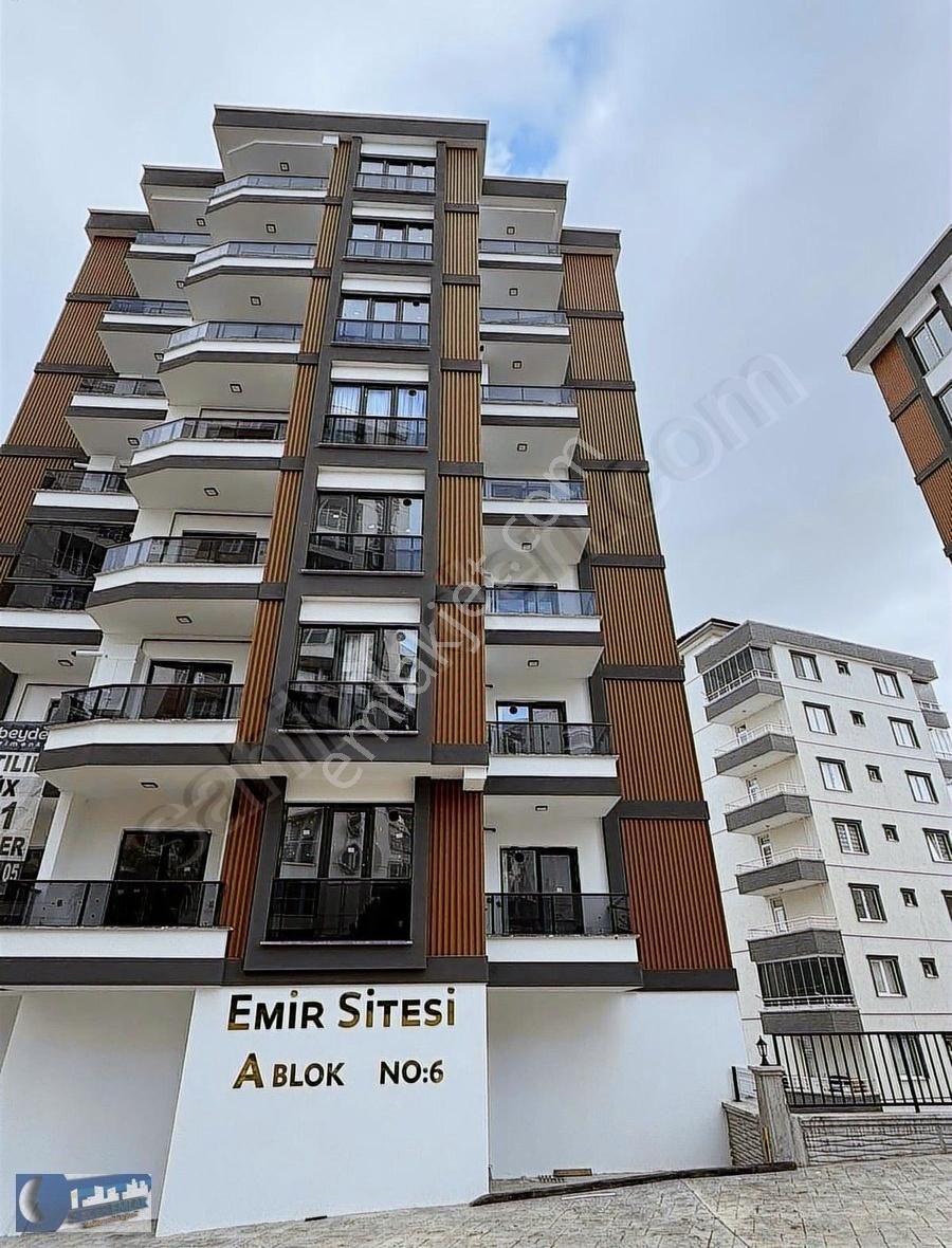 Sezer Emlaktan Yeni Mahallede Satılık 1+1