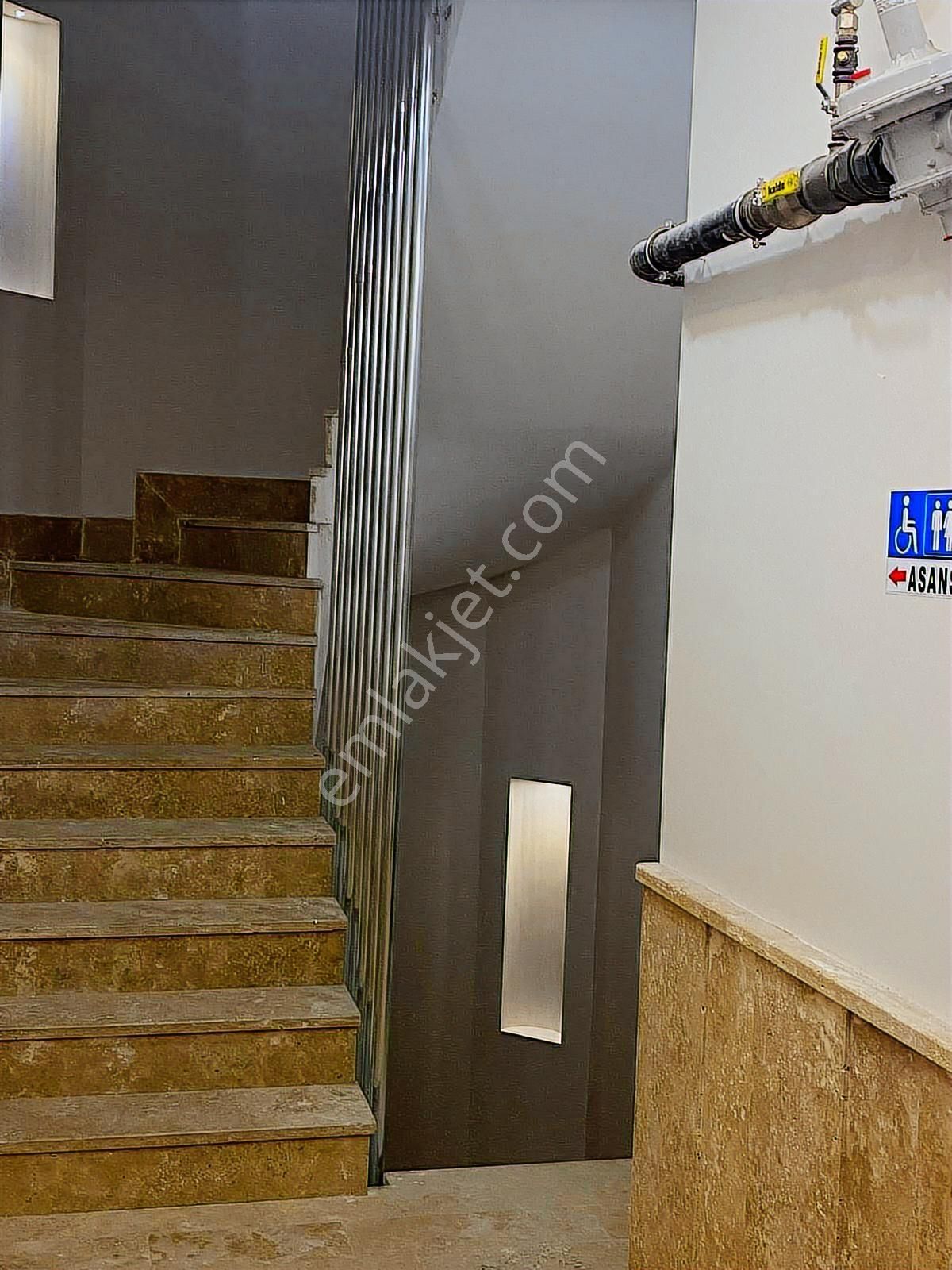 Merkezi Konumda Ferah Yaşam: Bakırköy Adliye Yakını Sıfır Lüks - Görsel 2