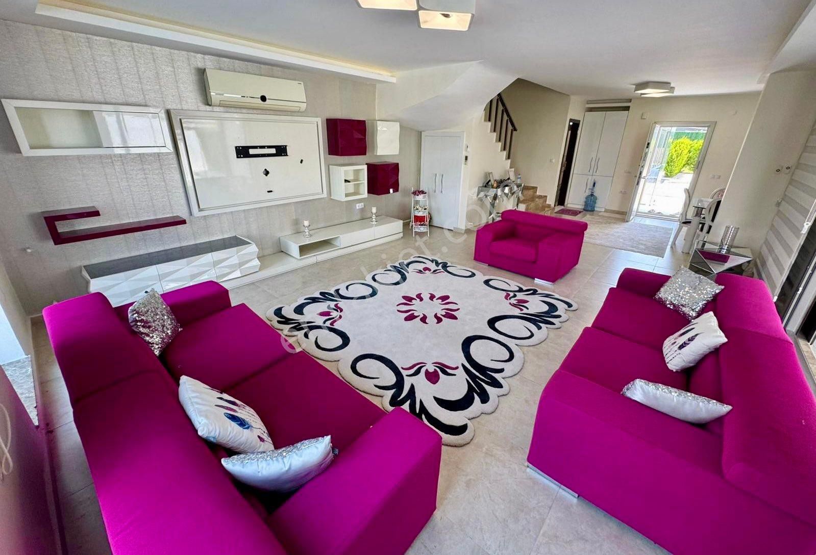 Karaova’da Geniş Bahçeli Tek Müstakil Villa - Görsel 10