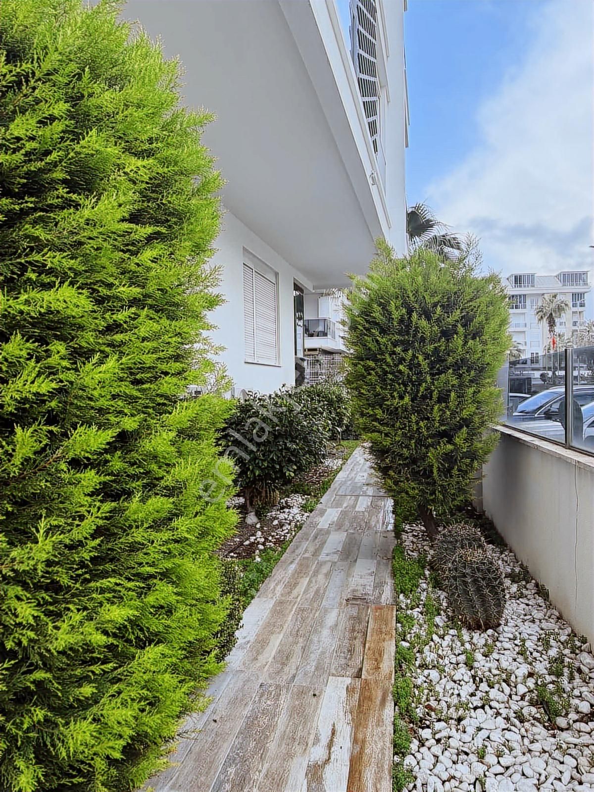 Prestijli Lokasyonda Lüks Full Eşyalı Daire - Görsel 12