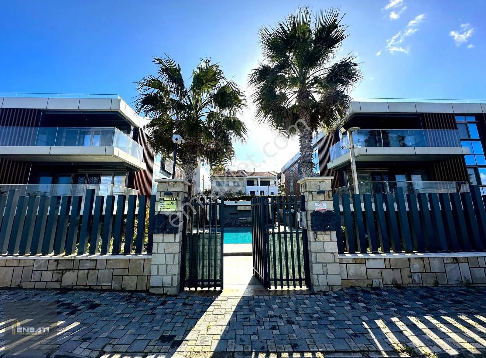 İzmir Urla Denize Sıfır 5+2 Lüks Villa / Enbatı A.ş