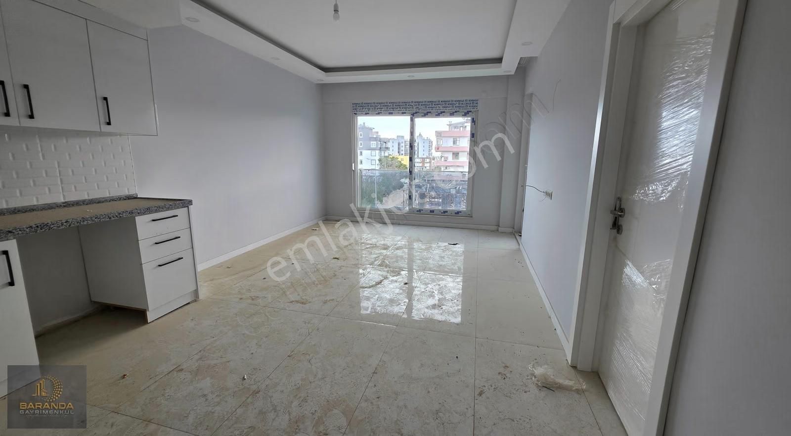 Finike Kum Mahallesi'nde İskanlı Kiralık Geniş 1+1 Daire - Görsel 2