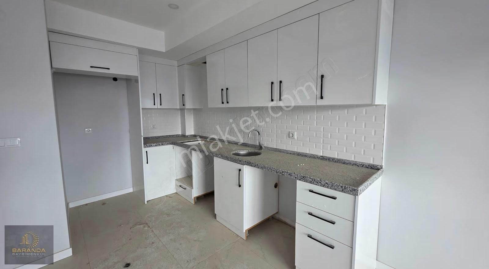 Finike Kum Mahallesi'nde İskanlı Kiralık Geniş 1+1 Daire - Görsel 3