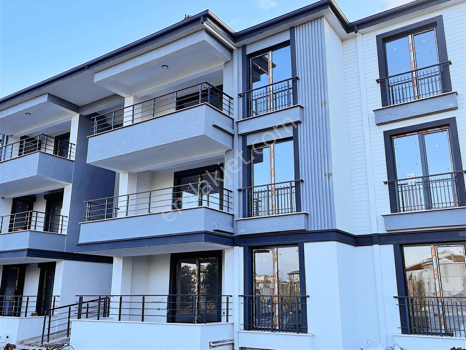 Önü Açık Ferah Kaliteli 2+1 Kapalı Mutfak Sıfır Lüx Daire