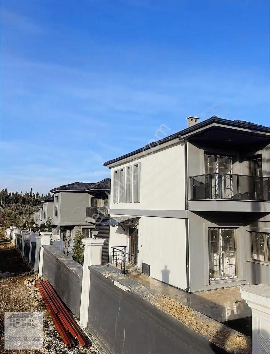 Manisa Karaoğlanlıda Sıfır Geniş Villa