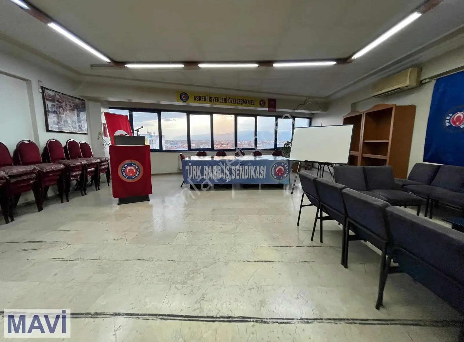 Re/max Mavi Den Yenicami Ünver İş Merkezinde Satılık 370m2 Ofis