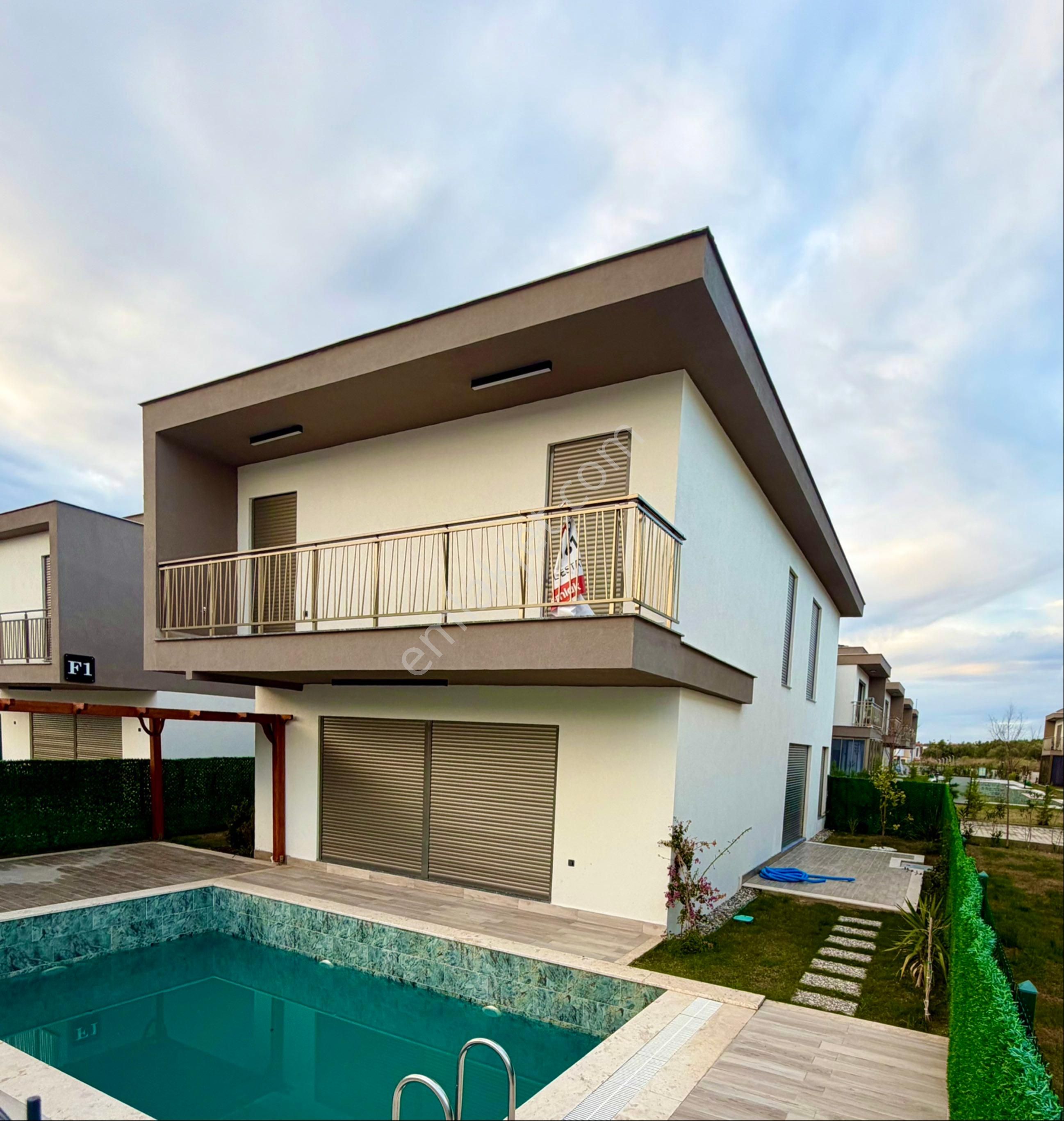 Denize Yakın Özel Havuzlu Müstakil Villa