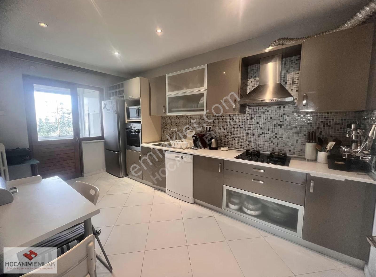 Görkem Sitesinde Manzaralı Otoparklı 3+1+kilerli - Görsel 9