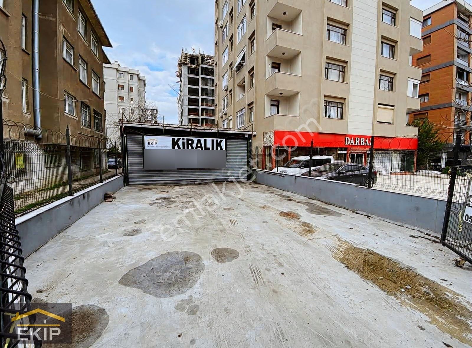 Göztepe Münibüs Caddesi Üzerinde Bahçe Kullanımlı 400m2 İş Yeri