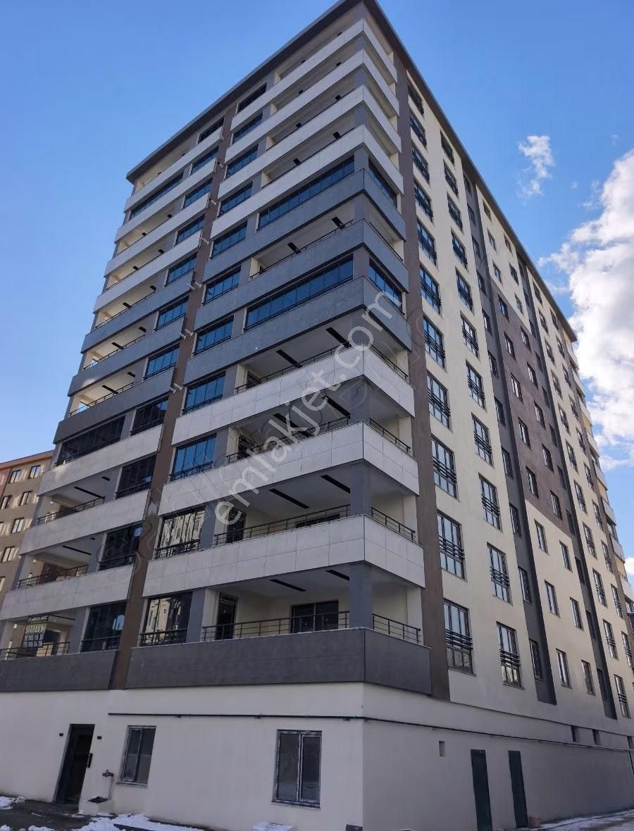 Seyran Emlaktan Merkezi Konumda Satılık 3.5+1 Daire