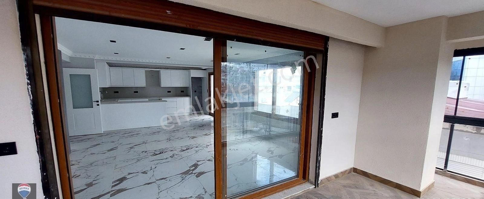 Kuşadası Marinada Asansörlü 165 M2 3+1 Arakat Daire - Görsel 16