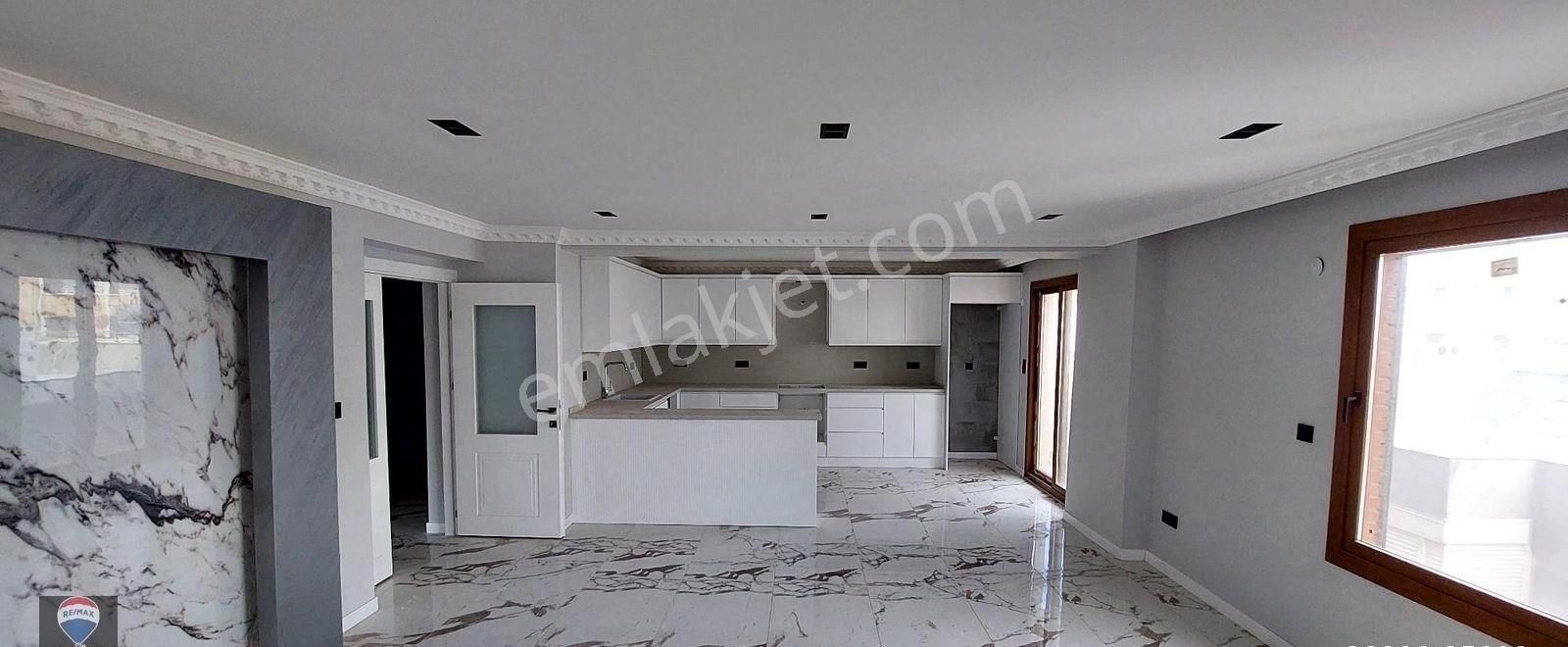 Kuşadası Marinada Asansörlü 165 M2 3+1 Arakat Daire - Görsel 29