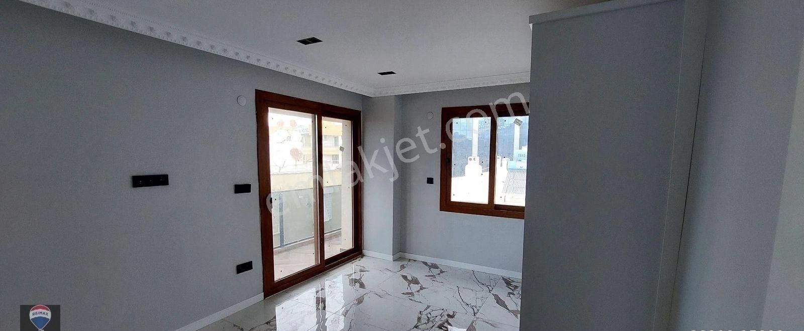 Kuşadası Marinada Asansörlü 165 M2 3+1 Arakat Daire - Görsel 25