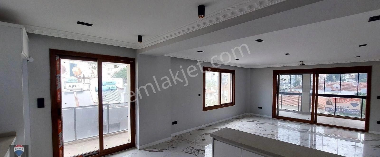 Kuşadası Marinada Asansörlü 165 M2 3+1 Arakat Daire - Görsel 19